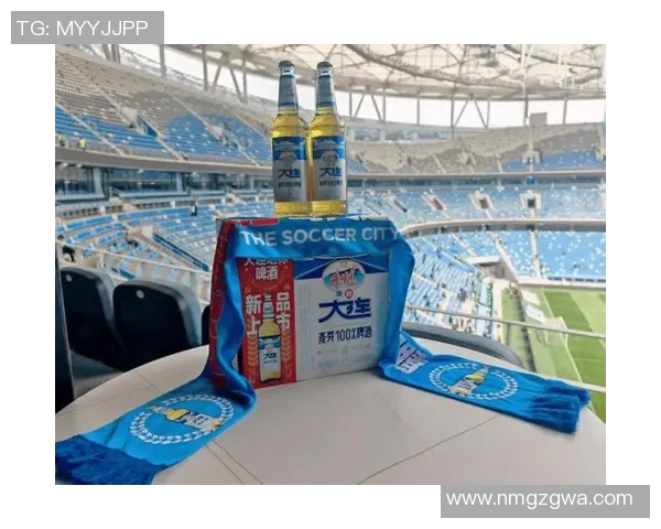 倒啤酒的足球明星如何在赛场与酒杯之间找到平衡与乐趣