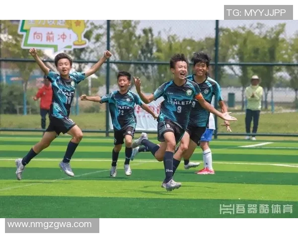 在绿茵场上追逐梦想的青春岁月与学生足球的成长故事