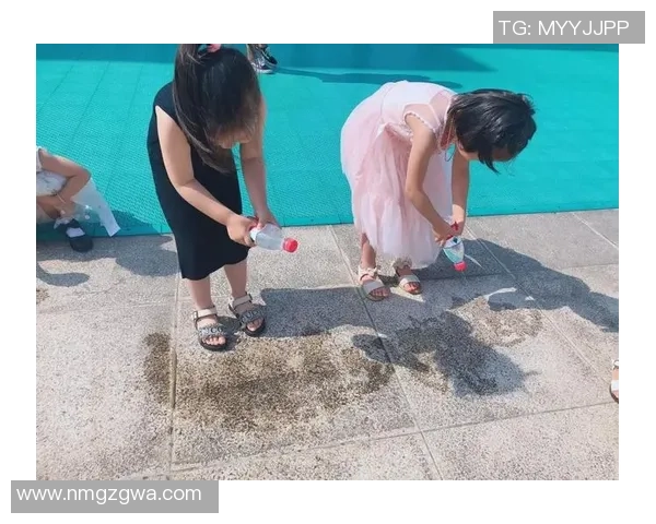 足球能打水吗探讨足球与水的奇妙关系与运动效果